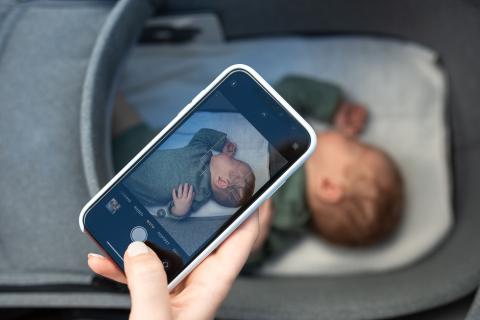 mamma fotografa neonato